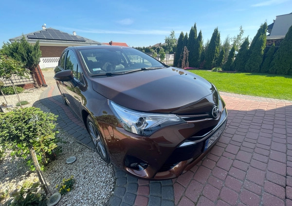Toyota Avensis cena 45500 przebieg: 182100, rok produkcji 2015 z Środa Śląska małe 137